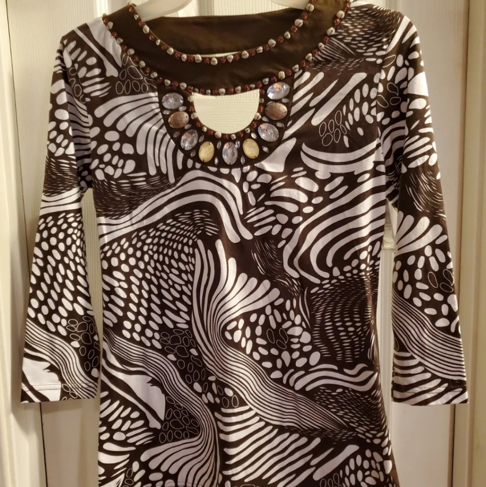 Joyous and Free sz Xs, brown & white retro inspired top w/ beaded neckline. Nwt